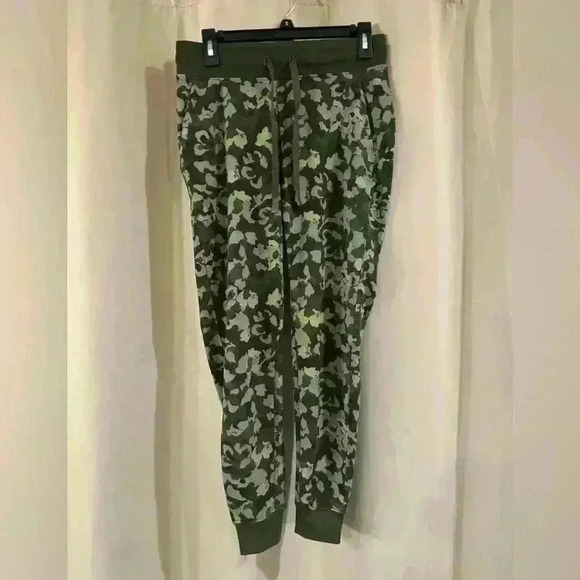 Women’s Camo Sweat Pants - Picture 1 of 7